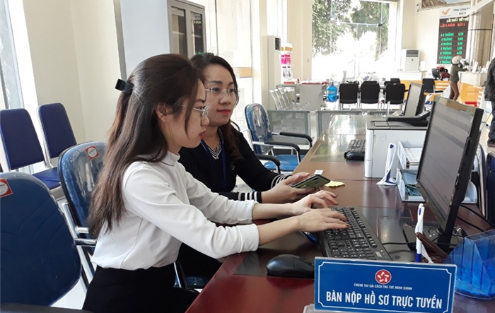 Ứng xử với “công bộc ma-nơ-canh”