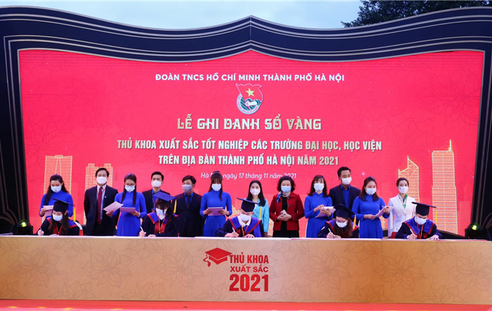 Lễ ghi danh sổ vàng 90 thủ khoa xuất sắc tốt nghiệp các trường đại học, học viện