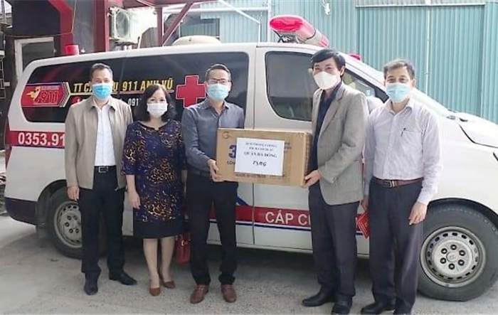 Phó Bí thư Thường trực Quận uỷ Hà Đông thăm, tặng quà Trung tâm cấp cứu 911 Mộ Lao