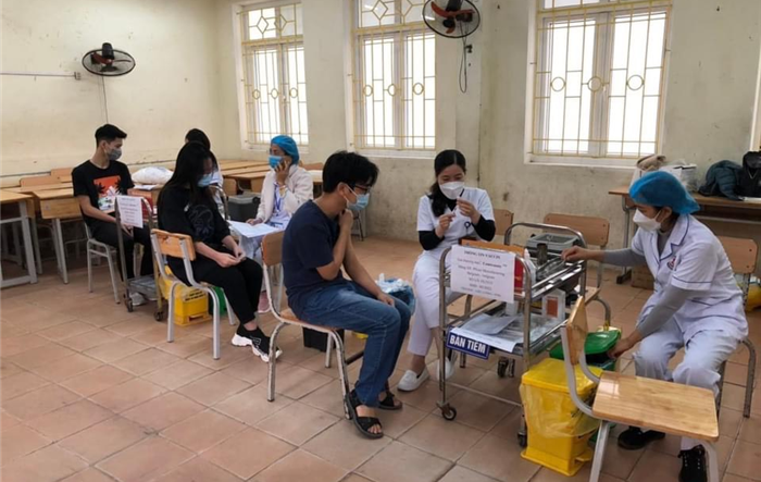 Huyện Đan Phượng triển khai tiêm vắc xin phòng Covid-19 cho người từ 15 đến 17 tuổi