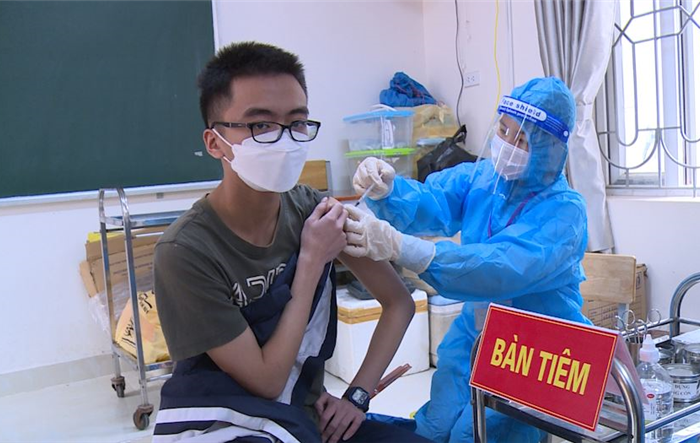 Phúc Thọ tiêm vắc xin cho trẻ em từ 15 đến 17 tuổi