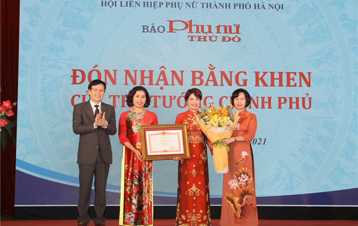 Báo Phụ nữ Thủ đô đón nhận Bằng khen của Thủ tướng Chính phủ và ra mắt phiên bản báo điện tử