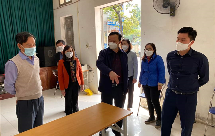 Lãnh đạo quận Đống Đa kiểm tra công tác chuẩn bị xây dựng trạm y tế lưu động