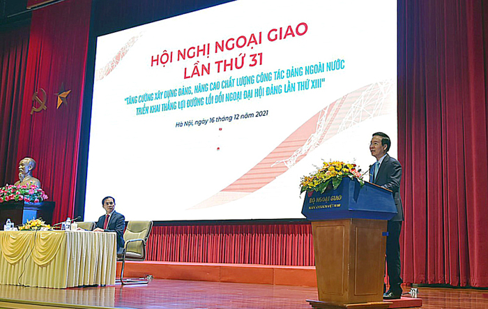 Xây dựng đội ngũ cán bộ ngoại giao có trình độ, năng lực và bản lĩnh chính trị vững vàng