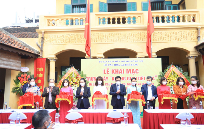 Khai mạc trưng bày “Không gian dệt lụa”