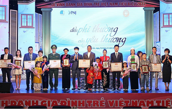 Lễ vinh danh “Gia đình trẻ Việt Nam tiêu biểu” năm 2021