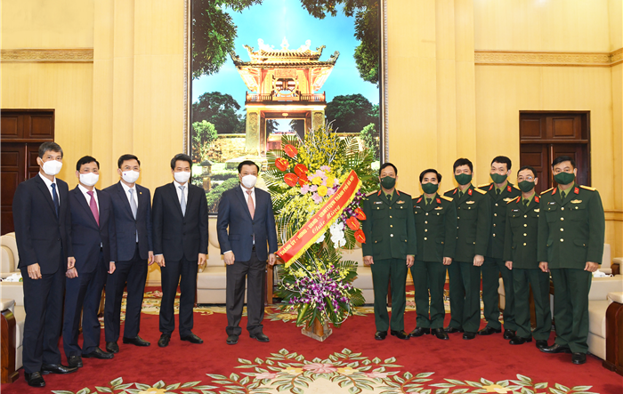 Bí thư Thành ủy Đinh Tiến Dũng  ghi nhận, biểu dương những đóng góp của cán bộ, chiến sĩ Bộ Tư lệnh Thủ đô   