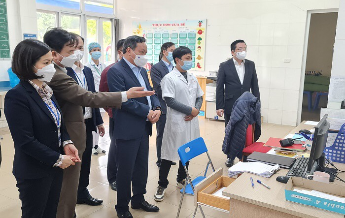 Quận Long Biên cần đẩy mạnh ứng dụng công nghệ trong  việc theo dõi sức khỏe điều trị F0 tại nhà