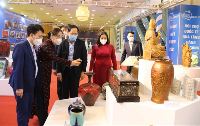 Hội chợ Hàng lưu niệm chất lượng cao Thủ đô năm 2021: Hỗ trợ các đơn vị sản xuất, kinh doanh ngành hàng lưu niệm thủ công mỹ nghệ Hà Nội đẩy mạnh quảng bá, giới thiệu sản phẩm
