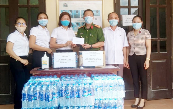 Cô Hiệu trưởng tích cực học tập và làm theo lời Bác