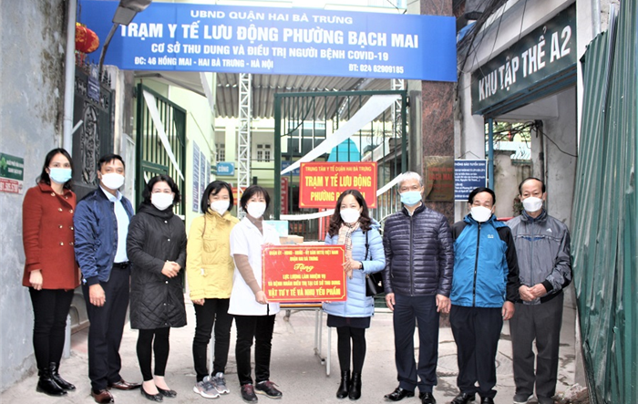 Quận Hai Bà Trưng: “Tiếp sức” đội ngũ y, bác sĩ, lực lượng làm nhiệm vụ và các bệnh nhân Covid-19 tại Trạm y tế lưu động