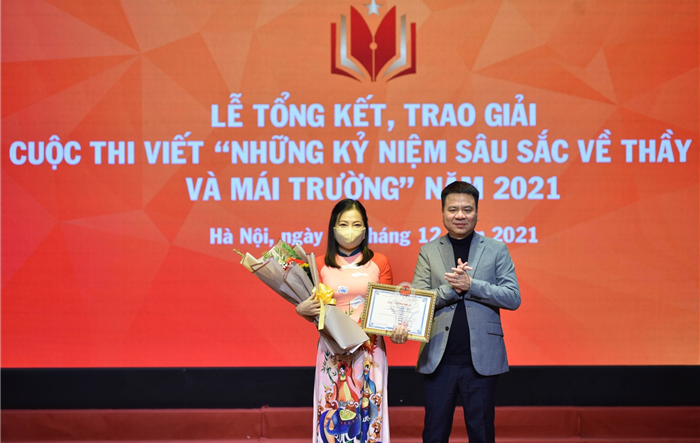 Tổng kết và trao giải cuộc thi viết “Những kỉ niệm sâu sắc về thầy cô và mái trường” năm 2021