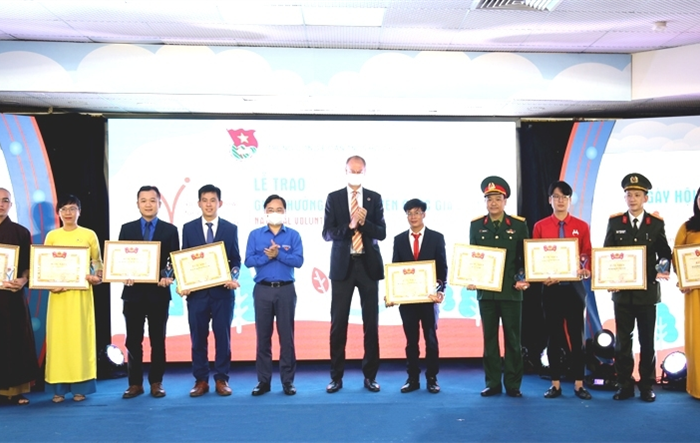 Vinh danh 20 tập thể và cá nhân nhận giải thưởng Tình nguyện quốc gia 2021