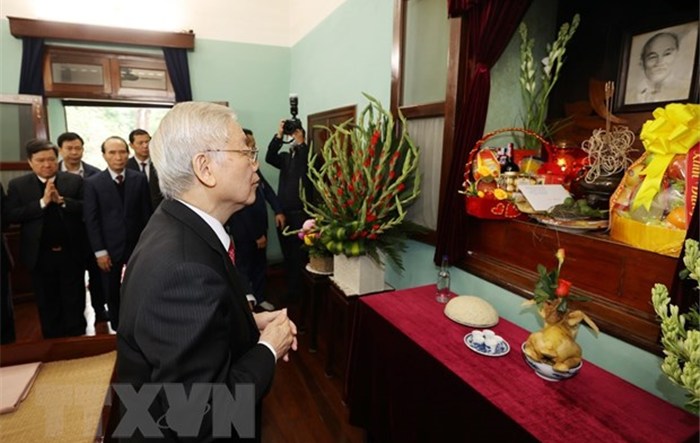 Tổng Bí thư, Chủ tịch nước dâng hương tưởng niệm Chủ tịch Hồ Chí Minh