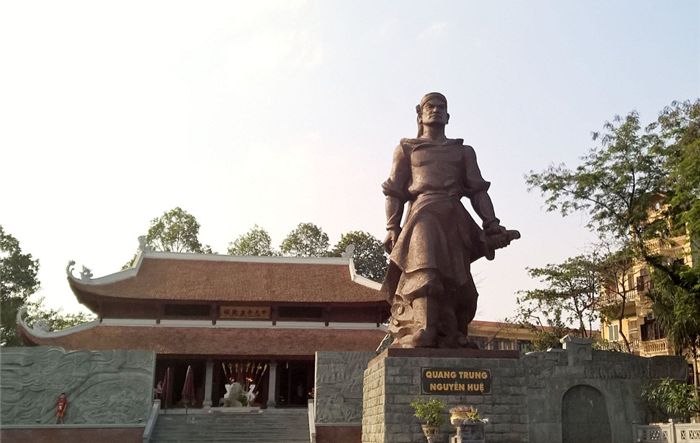 Thường trực Thành uỷ Hà Nội dâng hương tưởng nhớ Vua Quang Trung - Nguyễn Huệ