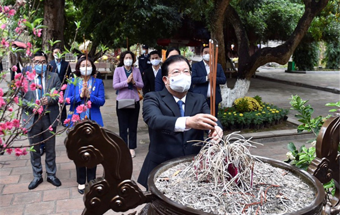Phó Thủ tướng Trịnh Đình Dũng dâng hương tưởng nhớ Hai Bà Trưng