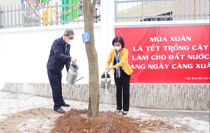 Đồng chí Nguyễn Thị Tuyến dự “Tết trồng cây đời đời nhớ ơn Bác Hồ” tại quận Ba Đình
