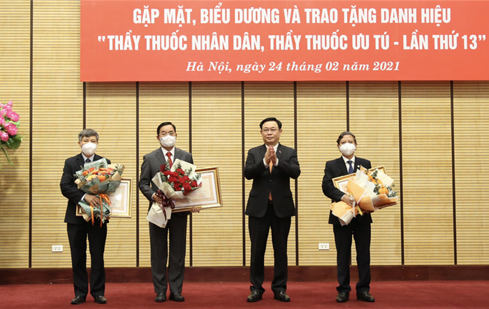 Hà Nội gặp mặt, tôn vinh những “chiến sĩ áo trắng”