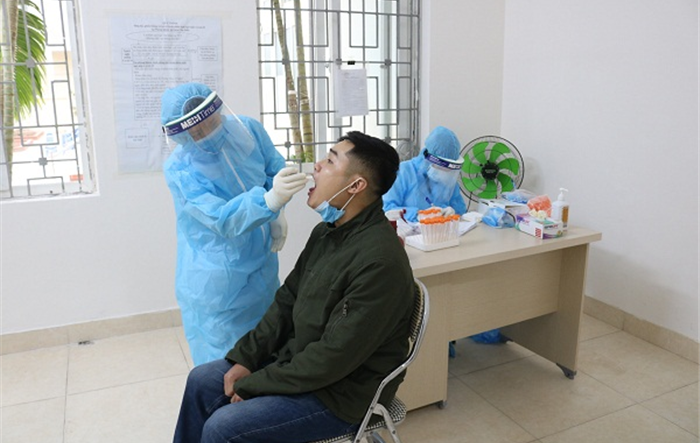 Lấy mẫu xét nghiệm Covid-19 cho tân binh nhập ngũ 