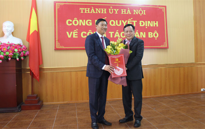 Công bố quyết định về công tác cán bộ tại Quận ủy Tây Hồ