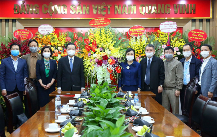 Chủ tịch UBND thành phố Hà Nội thăm, chúc mừng các y, bác sỹ nhân ngày Thầy thuốc Việt Nam