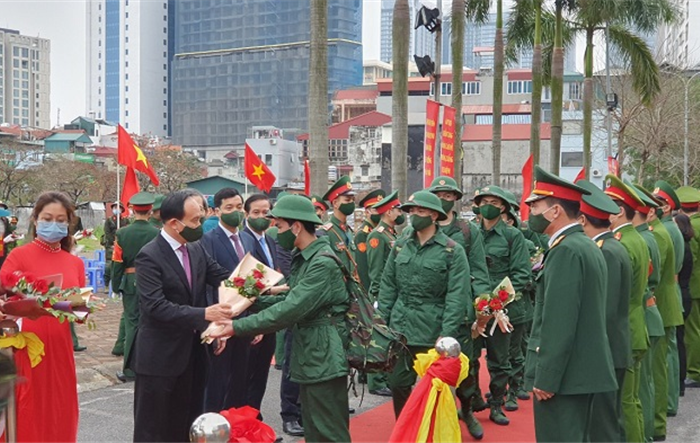 Chủ tịch HĐND Thành phố Nguyễn Ngọc Tuấn dự Lễ giao, nhận quân tại quận Ba Đình