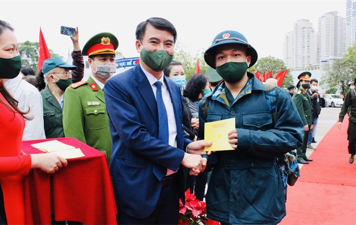 Quận Thanh Xuân tiễn bước các tân binh lên đường nhập ngũ