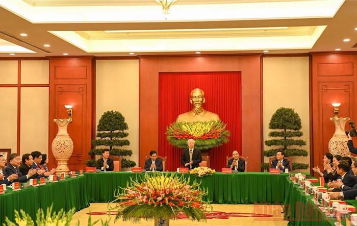 Bộ Chính trị, Ban Bí thư gặp mặt thân mật cán bộ lãnh đạo cấp cao không tái cử khóa XIII