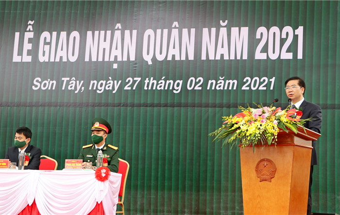 Thanh niên thị xã Sơn Tây lên đường nhập ngũ