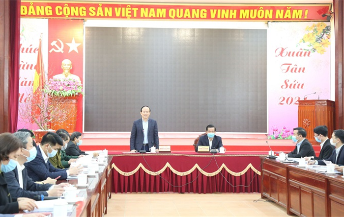 Đồng chí Nguyễn Ngọc Tuấn kiểm tra công tác phòng, chống dịch tại huyện Ba Vì