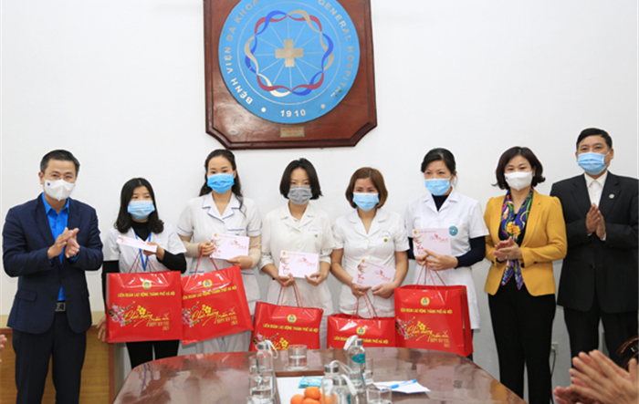 Quan tâm đến đội ngũ y, bác sỹ trên tuyến đầu chống dịch Covid-19