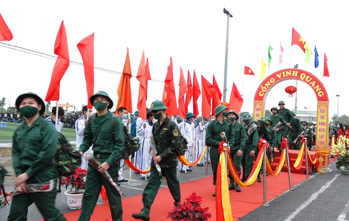 168 thanh niên huyện Thanh Oai hăng hái lên đường nhập ngũ