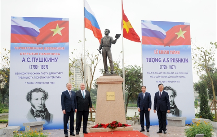 Khánh thành tượng đài thi hào Nga A.S.Pushkin tại Hà Nội