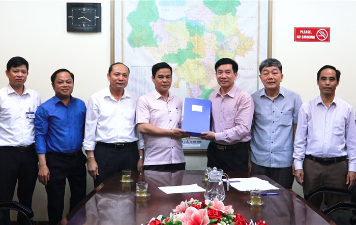 Bàn giao hồ sơ những người ứng cử đại biểu HĐND huyện Mỹ Đức nhiệm kỳ 2021-2026