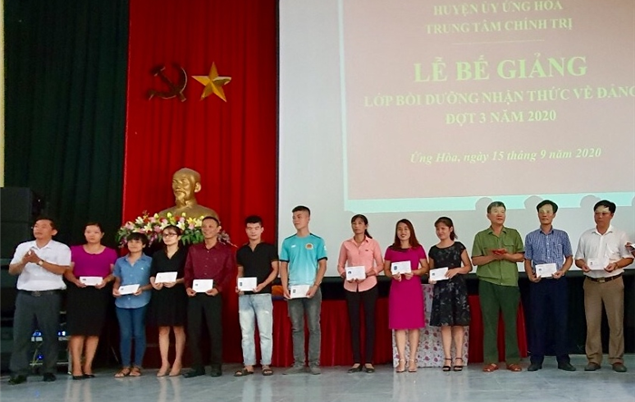 Huyện Ứng Hòa chú trọng công tác phát triển đảng viên giai đoạn 2021-2025