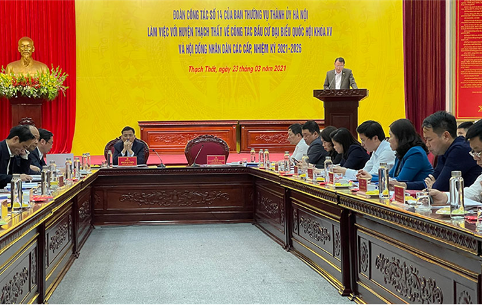 Tư lệnh Bộ Tư lệnh Thủ đô làm việc với Huyện uỷ Thạch Thất về công tác bầu cử