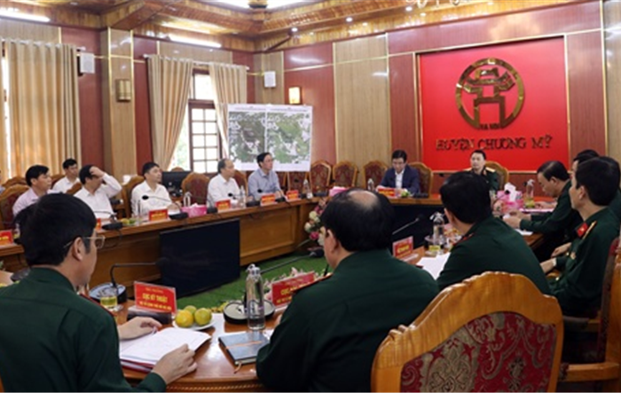 Tư lệnh Bộ Tư lệnh Thủ đô Hà Nội làm việc với huyện Chương Mỹ 
