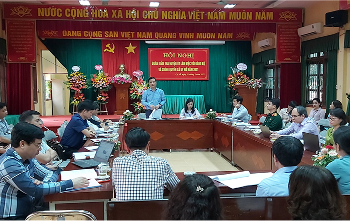 Chủ tịch UBND Huyện Đông Anh kiểm tra công tác bầu cử tại Đảng bộ xã Uy Nỗ