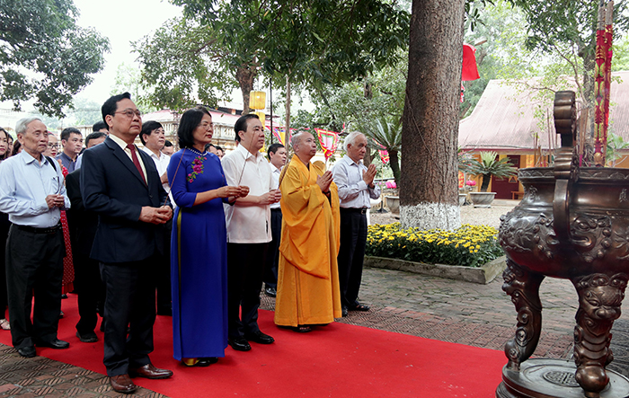 Lãnh đạo Thành phố dâng hương tưởng niệm 993 năm Ngày mất Đức vua Lý Thái Tổ