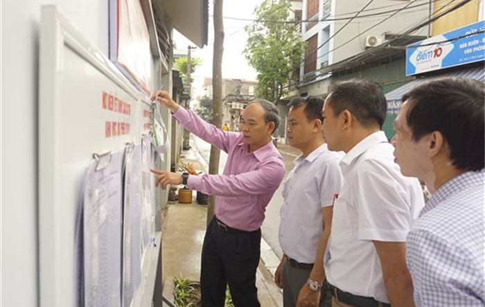 Phó Bí thư Thường trực Huyện ủy Gia Lâm kiểm tra công tác bầu cử đại biểu Quốc hội khóa XV và đại biểu HĐND các cấp tại xã Đình Xuyên