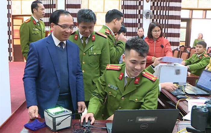 Công an huyện Phúc Thọ  nỗ lực triển khai cấp CCCD gắn chíp điện tử