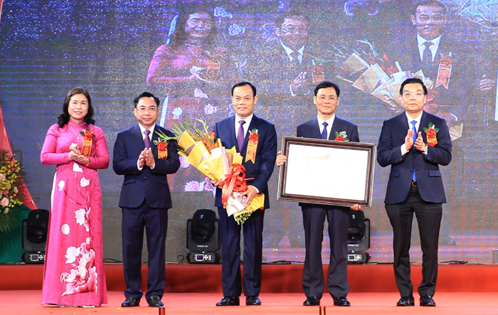 Huyện Thạch Thất đón nhận Quyết định công nhận đạt chuẩn nông thôn mới