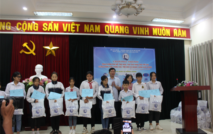 Thêm niềm vui cho trẻ em vùng dân tộc thiểu số, trẻ em có hoàn cảnh khó khăn