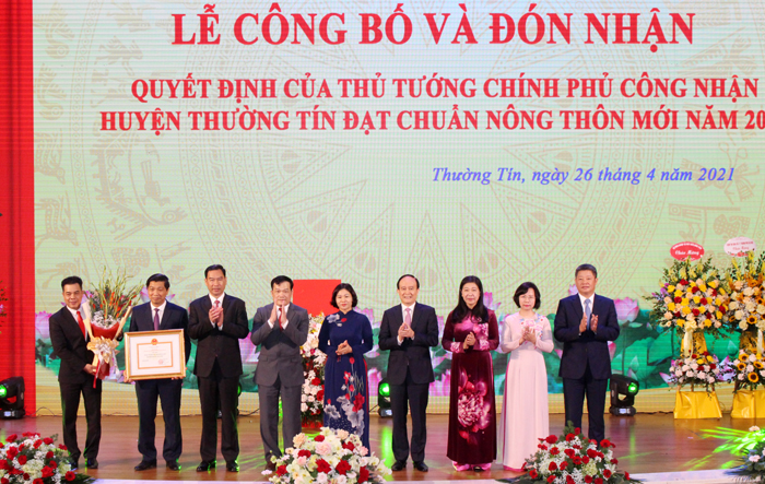 Huyện Thường Tín đón nhận Quyết định công nhận huyện đạt chuẩn nông thôn mới