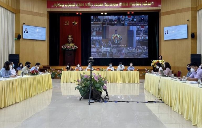 Người ứng cử đại biểu Quốc hội khóa XV tiếp xúc với cử tri quận Hoàn Kiếm