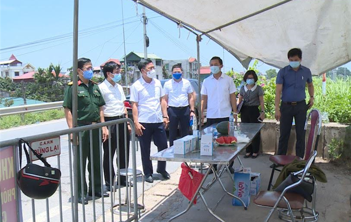 Phó Chủ tịch UBND Thành phố Hà Minh Hải kiểm tra công tác phòng chống dịch tại huyện Phúc Thọ