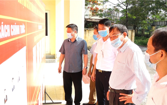 Bí thư Huyện ủy Thanh Oai Bùi Hoàng Phan kiểm tra công tác bầu cử tại cơ sở