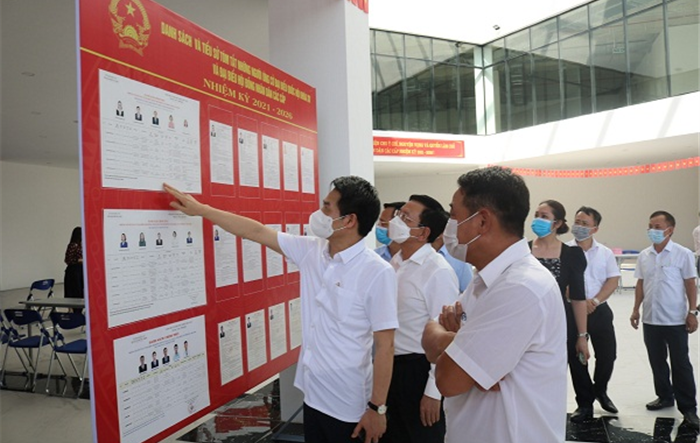 Trưởng Ban Nội chính Thành uỷ kiểm tra công tác bầu cử và phòng, chống dịch Covid-19 trên địa bàn quận Nam Từ Liêm