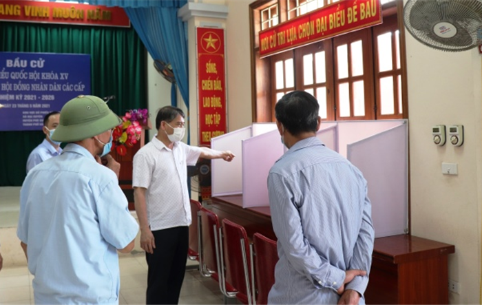 Phó Bí thư Thường trực Huyện ủy kiểm tra tiến độ chuẩn bị bầu cử tại xã Vân Từ, Đại Xuyên và Châu Can