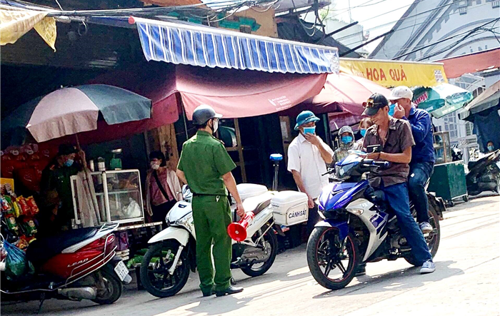 Thường Tín xử phạt 93 trường hợp không đeo khẩu trang nơi công cộng